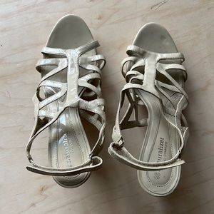 Women’s size 9 short heel. Naturalizer N5 Comfort shoe.